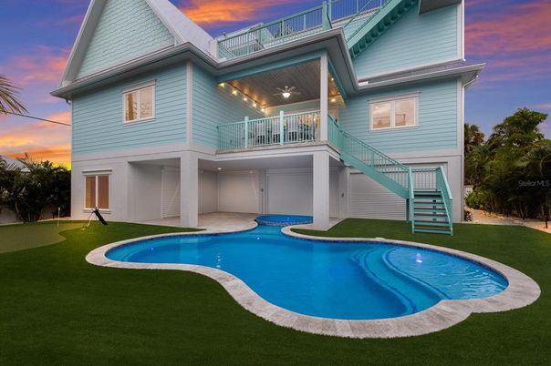 Exterior, Pool