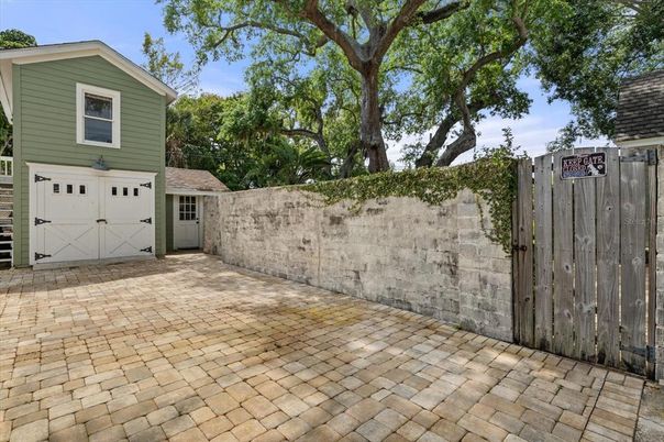 Detached Garage, Exterior