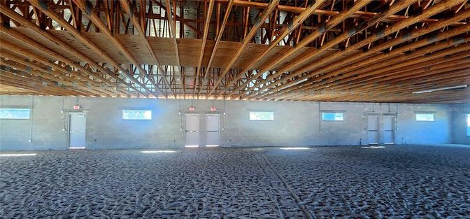 Empty room, Interior, Wooden Beams, Wooden Ceilings