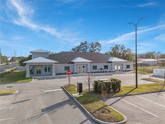 Attached, Exterior, Facade, Ranch