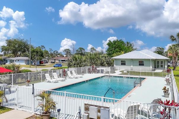 Exterior, Pool