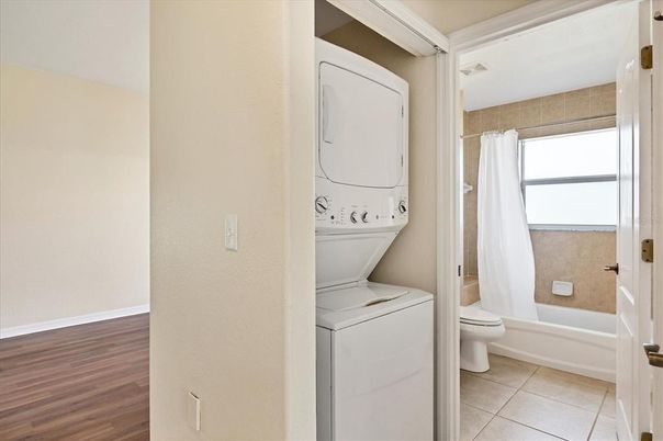Interior, Utility Closets, Washer, Wood Texture Flooring
