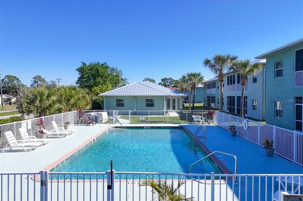 Exterior, Pool