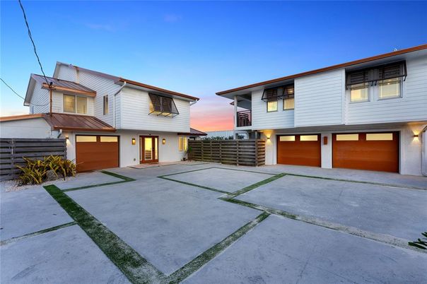 Attached, Exterior, Facade, Raised Ranch