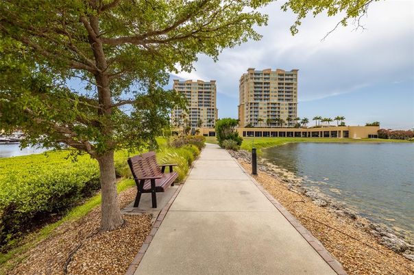 Exterior, Lake