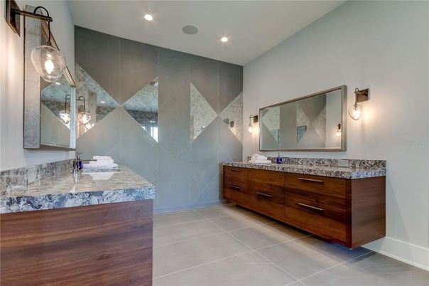 Bathroom, Dual Sink Vanities, Interior, Recessed Lighting