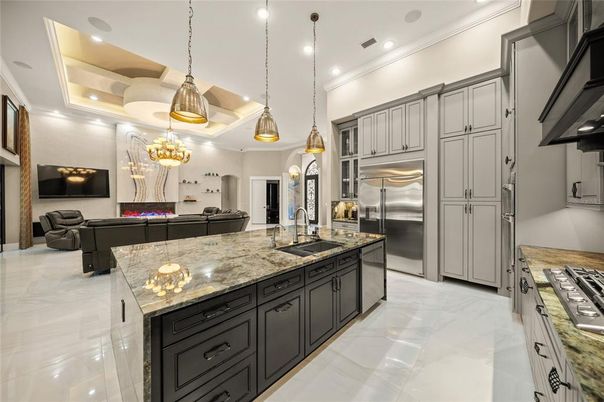 Chandelier, Interior, Kitchen, Living room, Pendant Lights, Recessed Lighting, Stainless Steel Appliances