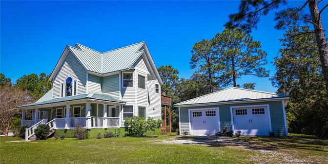 Attached, Backyard, Exterior, Facade, Queen Anne Victorian