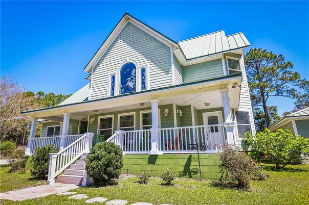 Exterior, Facade, Queen Anne Victorian