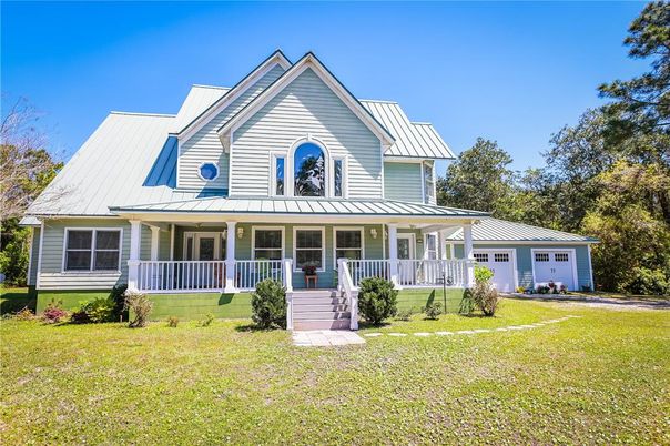 Attached, Exterior, Facade, Farmhouse