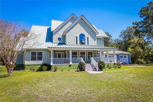 Attached, Exterior, Facade, Farmhouse