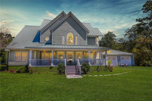 Attached, Exterior, Facade, Farmhouse