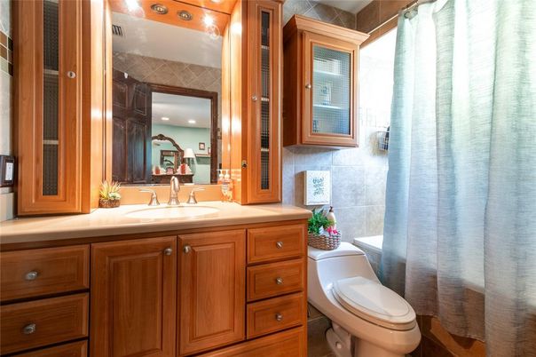 Bathroom, Interior, Recessed Lighting