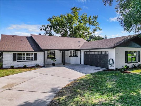 Attached, Exterior, Facade, Ranch