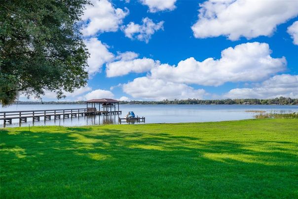 Exterior, Lake