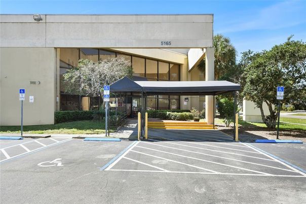 Exterior, Facade, Modern