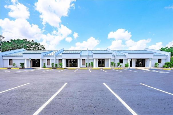 Exterior, Facade, Ranch
