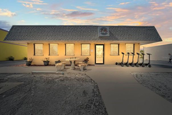 Exterior, Facade, Fitness Equipment, None