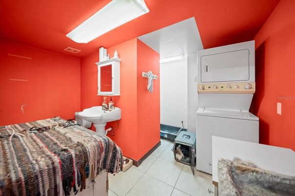 Bedroom, Interior, Utility Closets, Washer
