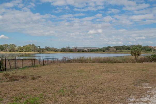 Exterior, Lake