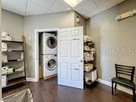 Interior, Utility Closets, Washer, Wood Texture Flooring