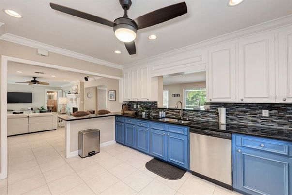 Interior, Kitchen, Living room, Recessed Lighting, Stainless Steel Appliances
