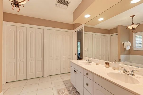 Bathroom, Dual Sink Vanities, Interior, Recessed Lighting
