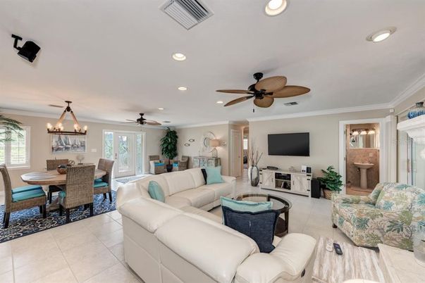 Chandelier, Dining room, Interior, Living room, Recessed Lighting