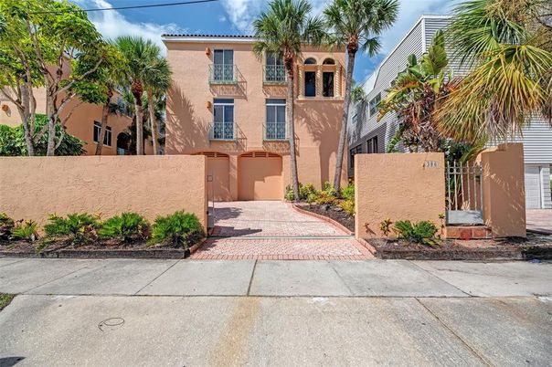 Attached, Exterior, Facade, Mediterranean