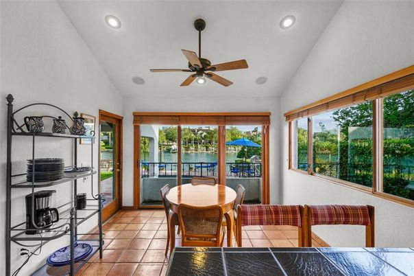 Dining room, Interior, Recessed Lighting