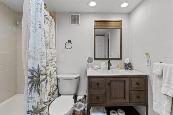 Bathroom, Interior, Recessed Lighting