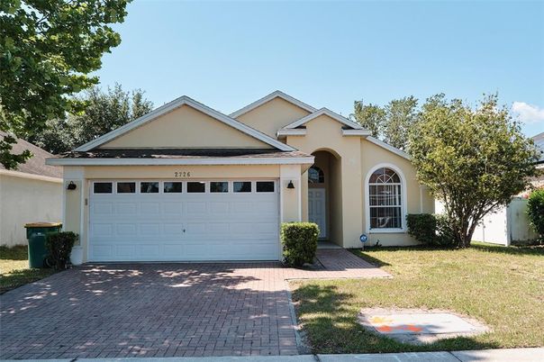 Attached, Exterior, Facade, Ranch