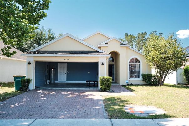 Attached, Exterior, Facade, Ranch