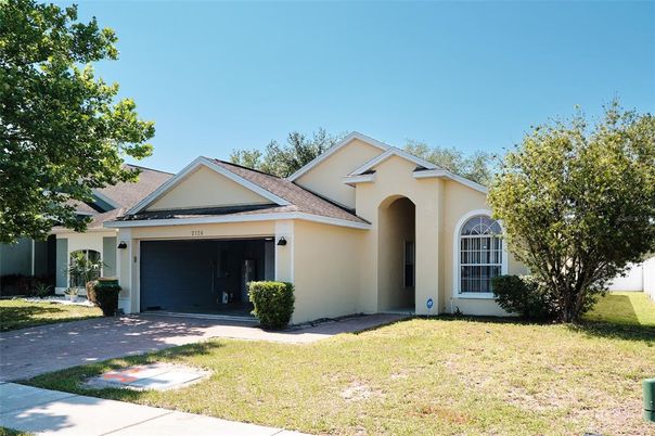 Attached, Exterior, Facade, Ranch
