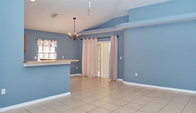 Chandelier, Empty room, Interior, Pendant Lights