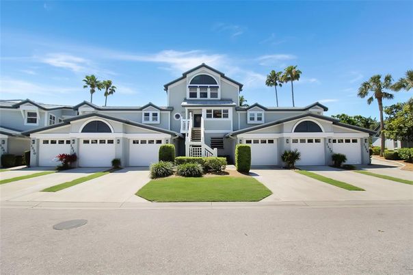 Attached, Exterior, Facade, American Craftsman