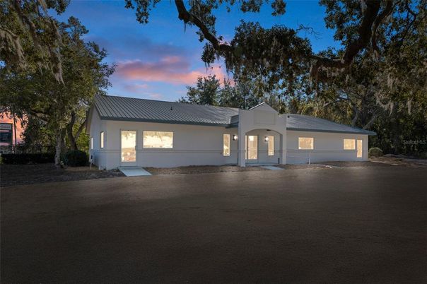 Exterior, Facade, Ranch