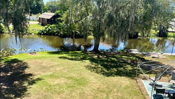 Exterior, Lake