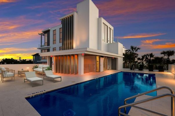 Exterior, Pool