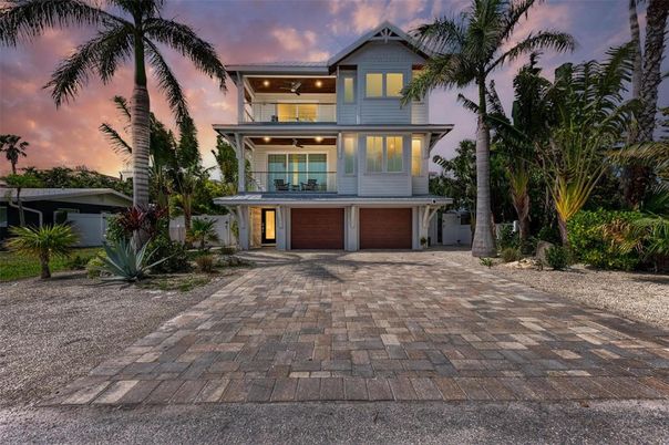 Attached, Exterior, Facade, Modern