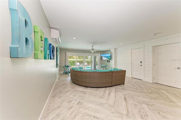 Interior, Recessed Lighting, Wood Texture Flooring