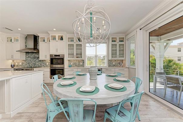 Chandelier, Dining room, Interior, Kitchen, Recessed Lighting, Stainless Steel Appliances