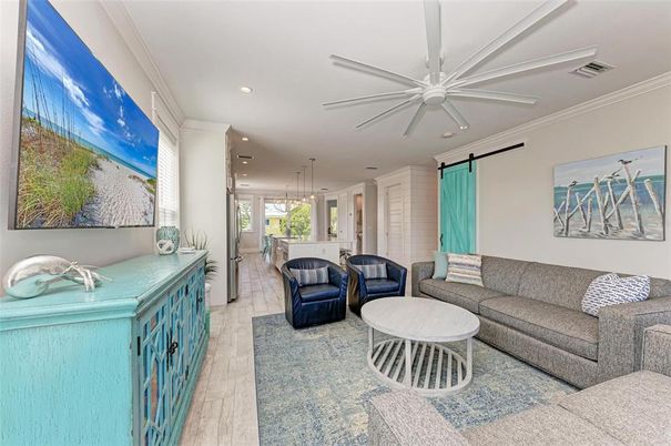Interior, Living room, Pendant Lights, Recessed Lighting
