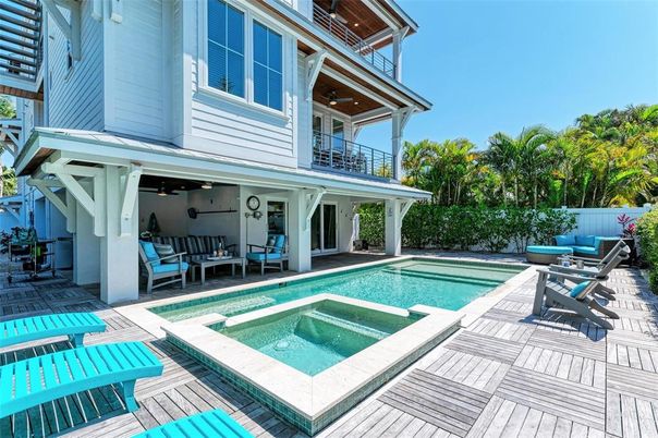 Exterior, Pool