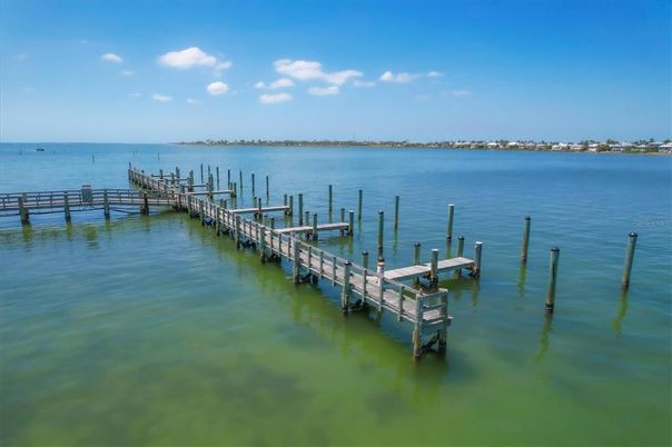 Exterior, Lake