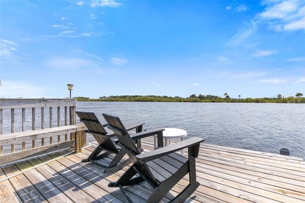 Exterior, Lake