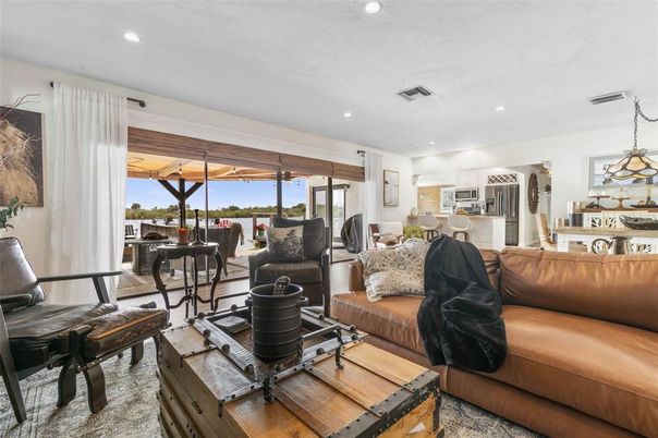 Interior, Living room, Pendant Lights, Recessed Lighting