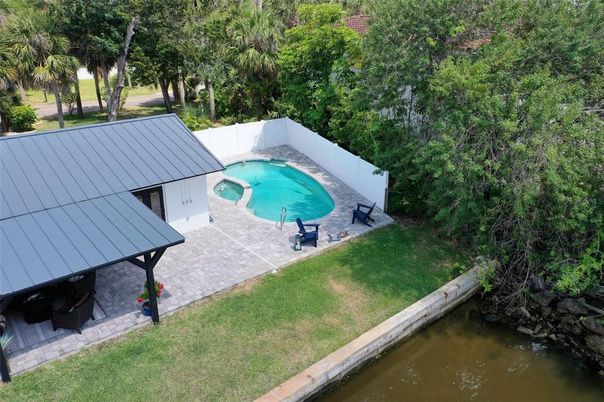 Exterior, Pool