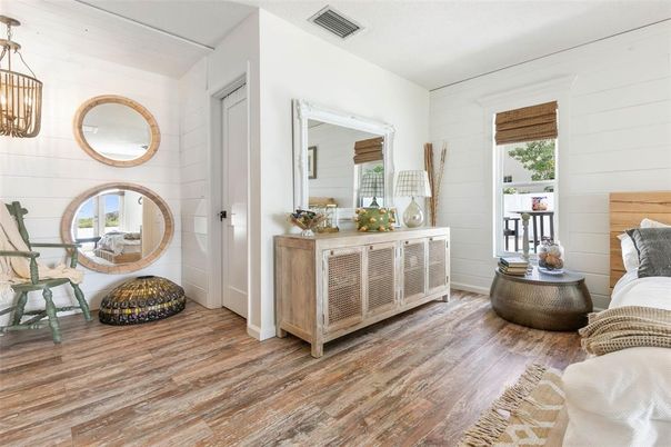 Interior, Pendant Lights, Wood Texture Flooring