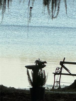 Exterior, Lake